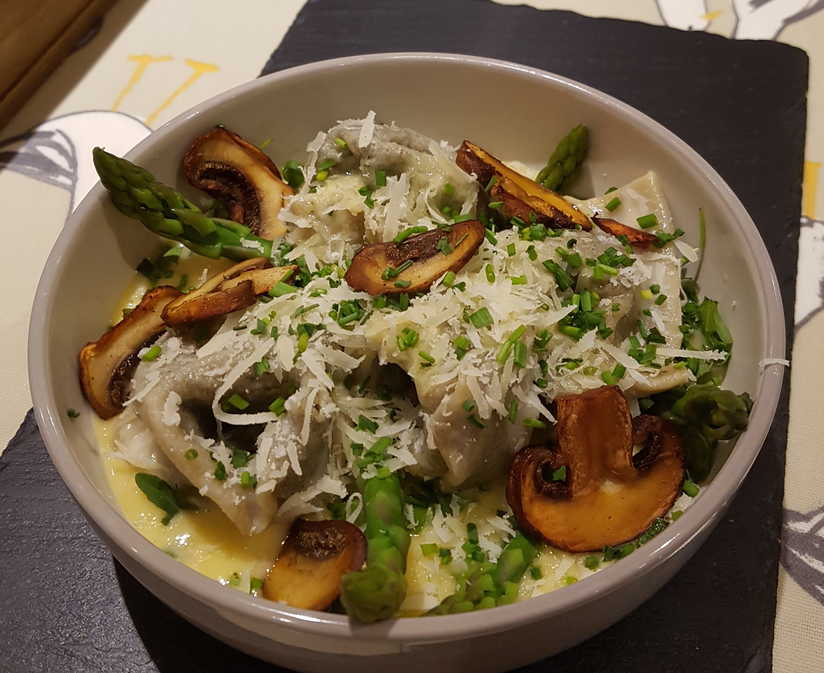 Spinach and Mascarpone filled Tortellini with Rocket, Fried Mushrooms and Chive Beurre Blanc