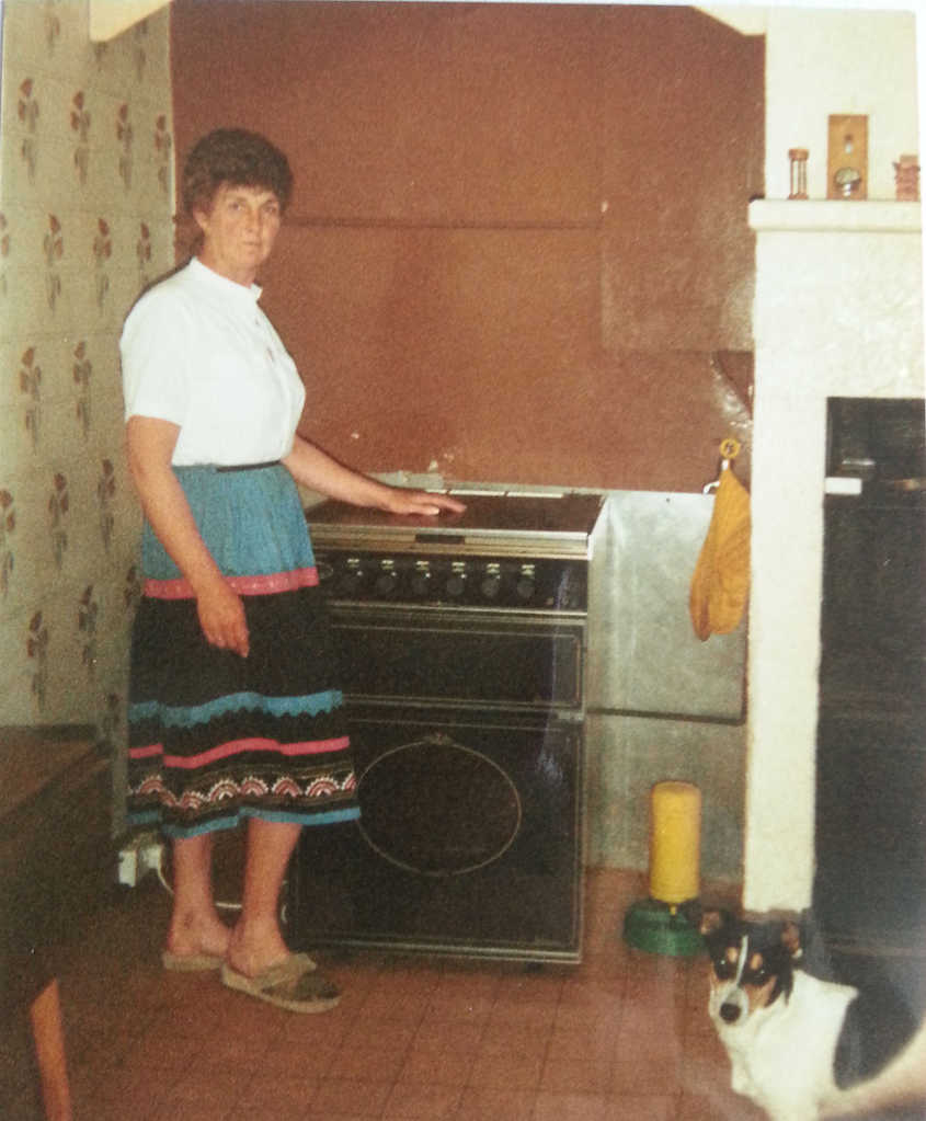 Mum's New Cooker