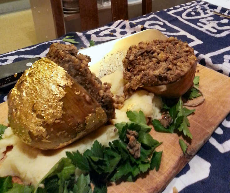 The GOLDEN haggis ...gushing entrails bright, like onie ditch.