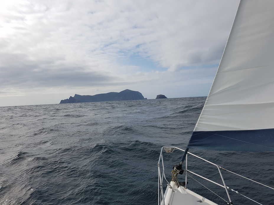 Sailing towards St. Kilda.