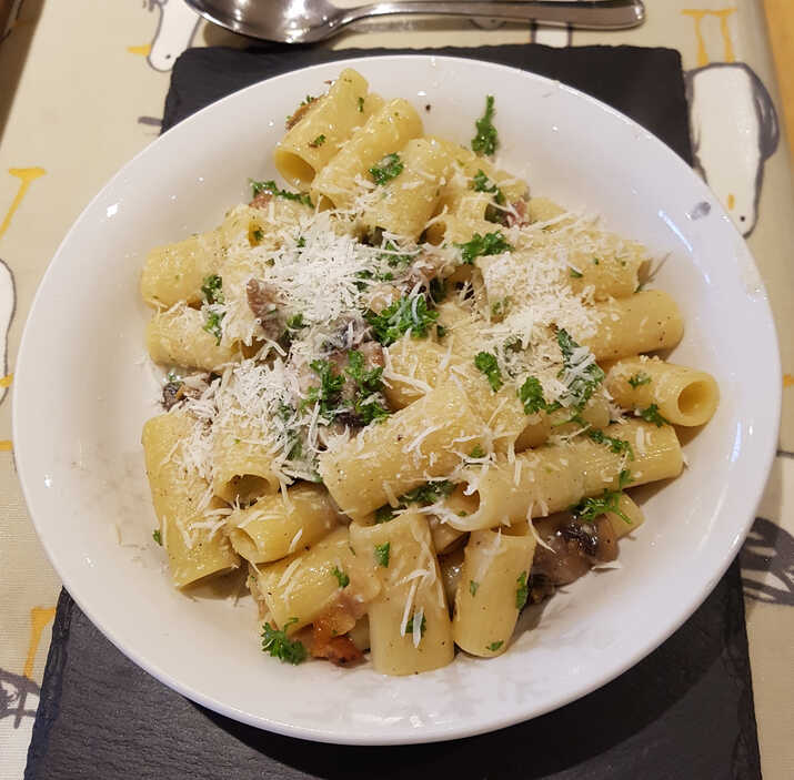 Rigatoni alla Gricia. Now with added mushrooms. And parsley.