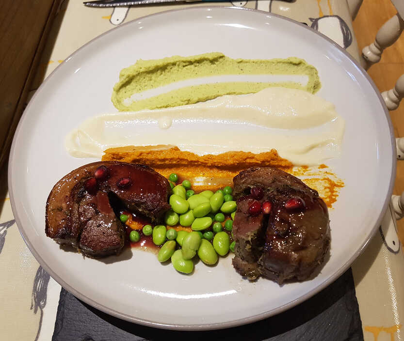 Stuffed rolled lamb's breasts with purées